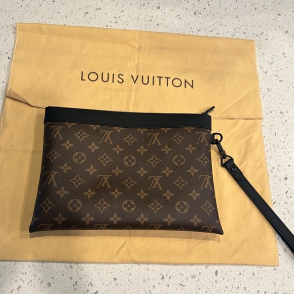 Louis Vuitton Pochette To Go Monogram Canvas - Picture 3 of 8
